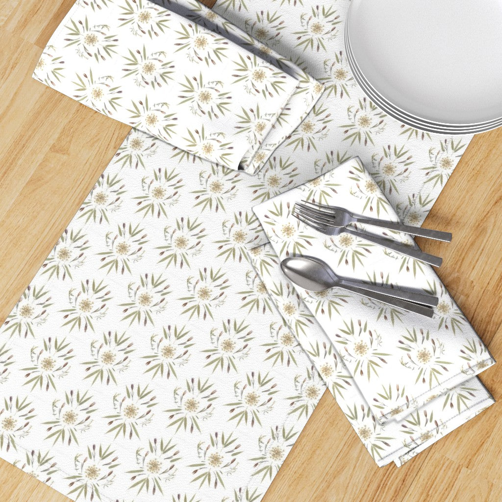 Queen Anne's Quiet Magic Table Runner